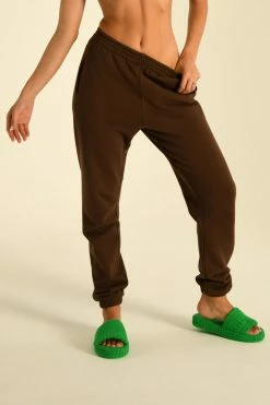 QNG Jesy Loopback Oversized Jogger - Chocolate Sweaters & Hoodies