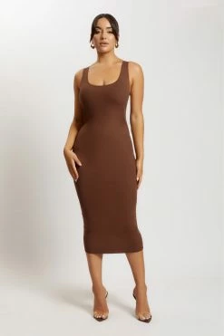 ROM Leigh Ribbed Low Back Midi Dress - Chocolate