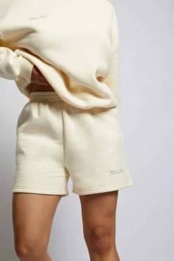 QNG Sweaters & Hoodies Parker Oversized Fleeceback Track Short - Marshmallow