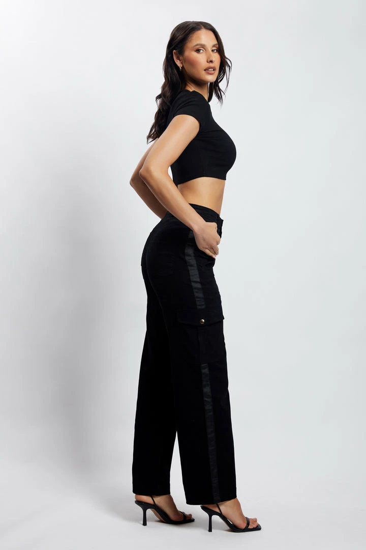 QNG All Bottoms Evangeline Pocket Detail Cargo Pants - Black 4 QNG All Bottoms Evangeline Pocket Detail Cargo Pants - Black